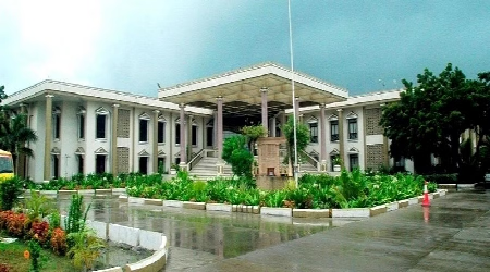 UKA Tarsadia University